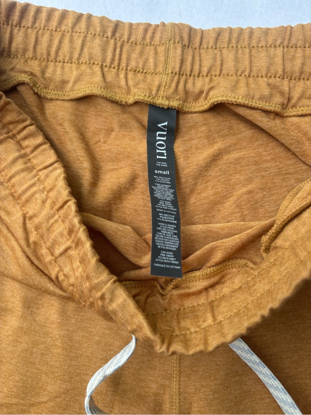 Vuori HALO Performance Joggers Mustard Flax Heather Drawstring - Picture 2 of 11